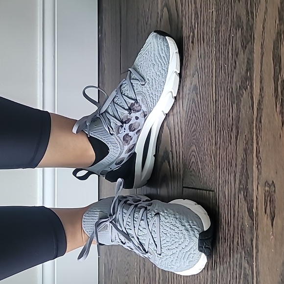 Under Armour Phantom Hovr leapard print sneakers w size 10 NWOB - Picture 2 of 10